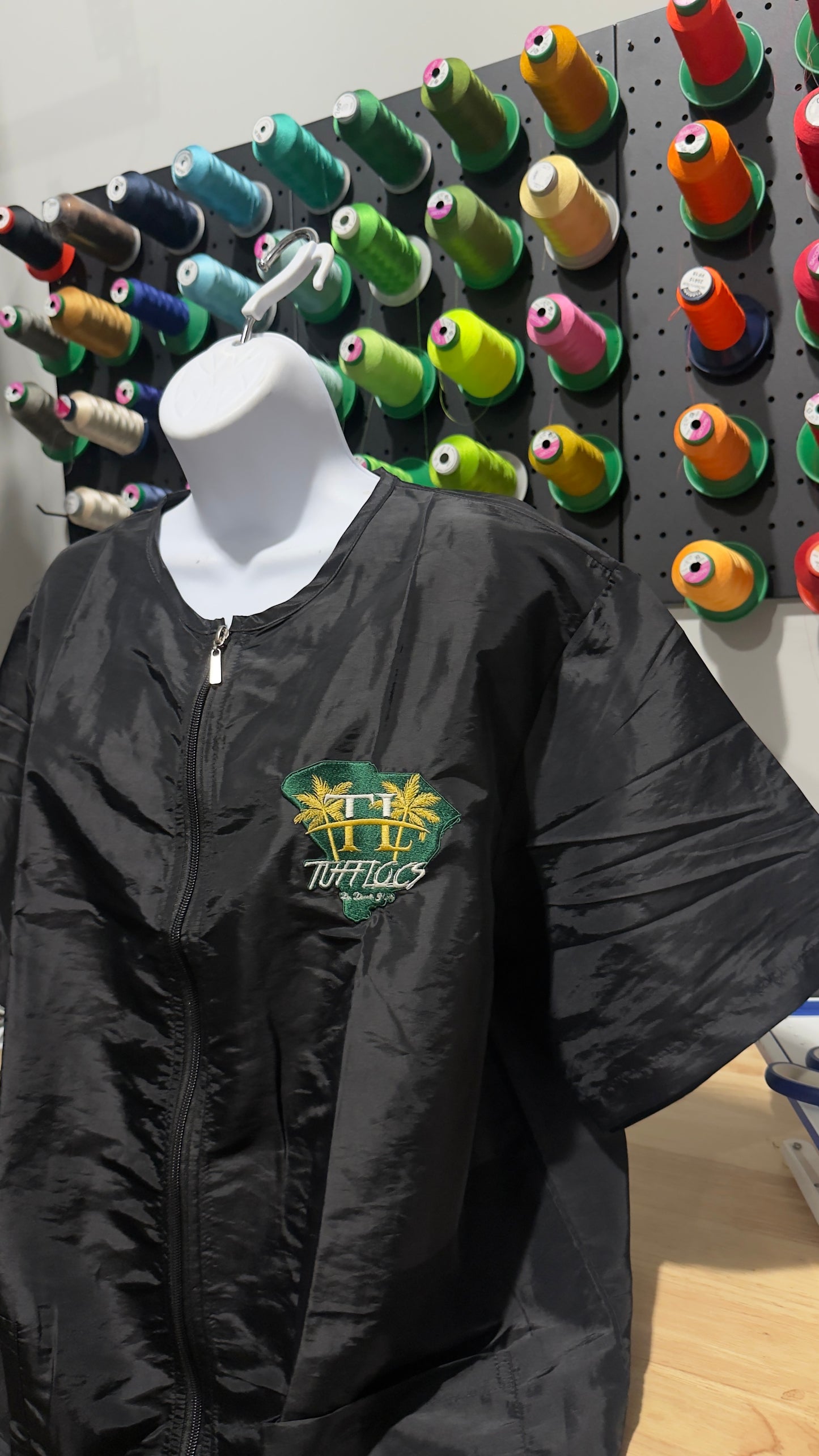 EMBROIDERED SALON CAPES